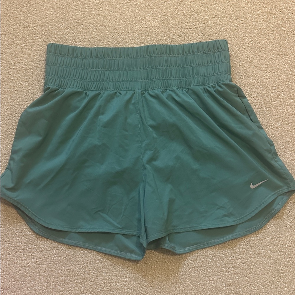 NWOT  Nike green shorts size L